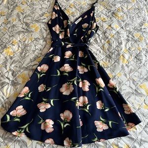 NWOT Essue Flower Dress